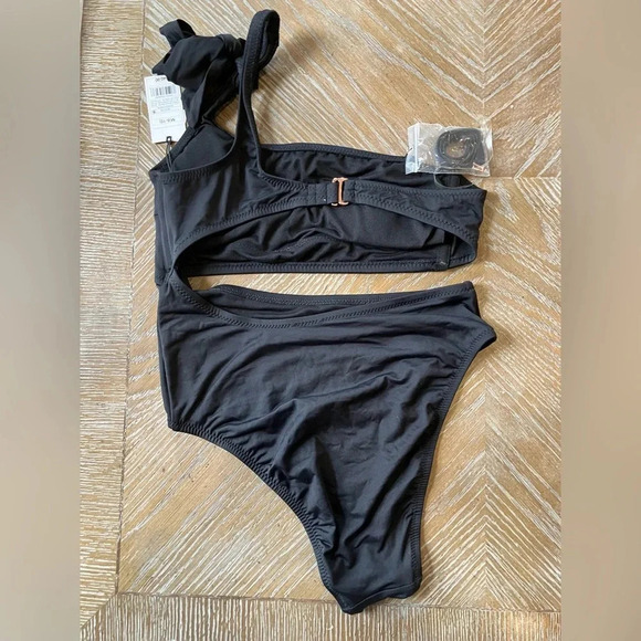 NWT Shade & Shore Women's One Shoulder Bow Cut Out Cheeky Swimsuit Black Med - Picture 4 of 6